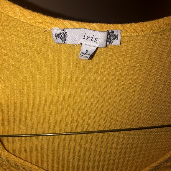 Yellow Ribbed Crop Top/Mid Rise Top Size Small - Picture 2 of 3